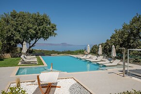 Luxurious Villa Liandri 600 m Resort