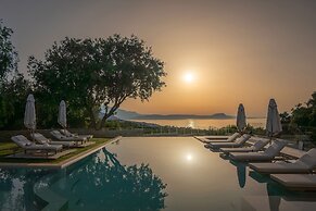 Luxurious Villa Liandri 600 m Resort