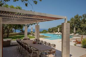 Luxurious Villa Liandri 600 m Resort