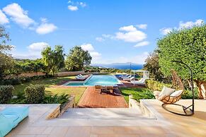 Luxurious Villa Liandri 600 m Resort