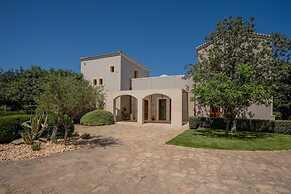 Luxurious Villa Liandri 600 m Resort