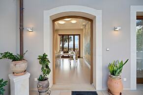 Luxurious Villa Liandri 600 m Resort