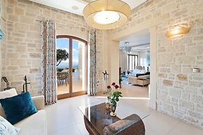 Luxurious Villa Liandri 600 m Resort