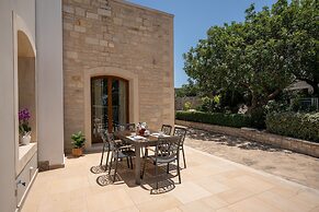 Luxurious Villa Liandri 600 m Resort