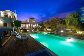 Luxurious Villa Liandri 600 m Resort