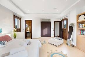 Luxurious Villa Liandri 600 m Resort