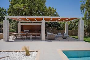 Luxurious Villa Liandri 600 m Resort