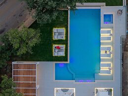 Luxurious Villa Liandri 600 m Resort