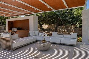 Luxurious Villa Liandri 600 m Resort