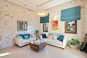 Luxurious Villa Liandri 600 m Resort