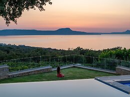 Luxurious Villa Liandri 600 m Resort