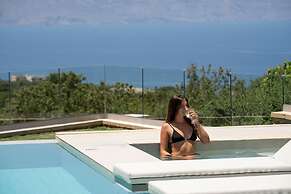 Luxurious Villa Liandri 600 m Resort