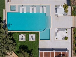 Luxurious Villa Liandri 600 m Resort