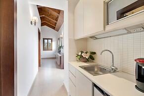 Luxurious Villa Liandri 600 m Resort