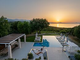 Luxurious Villa Liandri 600 m Resort