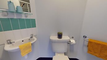 Private Ensuite in Stylish Apartment