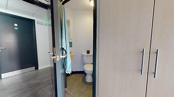 Private Ensuite in Stylish Apartment