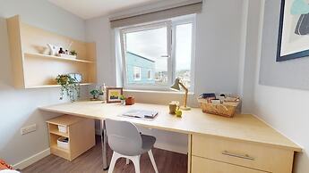 Private Ensuite in Stylish Apartment