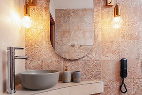 La Montre Luxury Boutique Suites