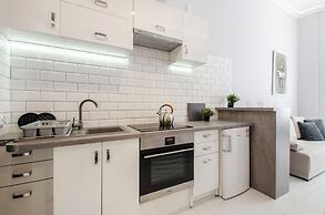 Lumina bright apart next to Fabryczna