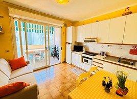 Bright Apartment With a Lovely Terrace - Beahost