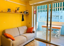 Bright Apartment With a Lovely Terrace - Beahost