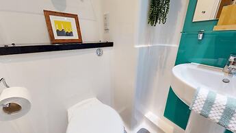 Student Only, Ensuite Room in a Apartment