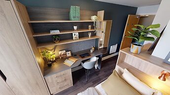 Student Only, Ensuite Room in a Apartment