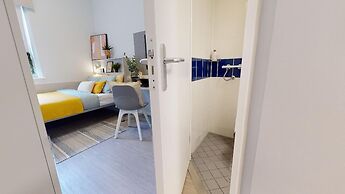 Student Only, Private Ensuite in Compact Apartment