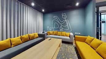 Student Only, Private Ensuite in Compact Apartment