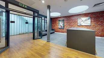 Student Only, Private Ensuite in Compact Apartment