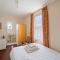 4 Bed Homely Retreat - Wolverhampton