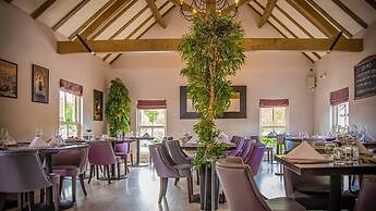 4 Bed Homely Retreat - Wolverhampton