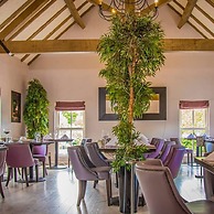 4 Bed Homely Retreat - Wolverhampton