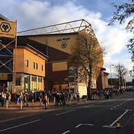 4 Bed Homely Retreat - Wolverhampton