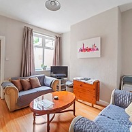 4 Bed Homely Retreat - Wolverhampton