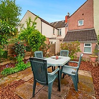 4 Bed Homely Retreat - Wolverhampton