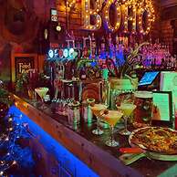 4 Bed Homely Retreat - Wolverhampton