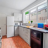 4 Bed Homely Retreat - Wolverhampton