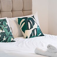 Sevenstays Broadway Residences - One Bedroom