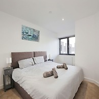 Modern Comfort: Seven Stays Broadoaks