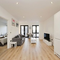 Modern Comfort: Seven Stays Broadoaks