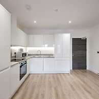 Modern Comfort: Seven Stays Broadoaks