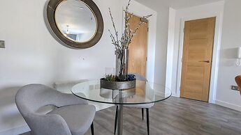 1 Bed With Parking - NEC / BHX / 15 Mins to Bham