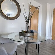 1 Bed With Parking - NEC / BHX / 15 Mins to Bham