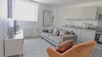 1 Bed With Parking - NEC / BHX / 15 Mins to Bham