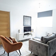 Luxury 2 Bed Apt - 15 Mins to Central Birmingham