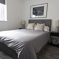 Luxury 2 Bed Apt - 15 Mins to Central Birmingham