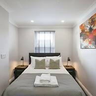 Deluxe 7 Bedroom Property in Solihull