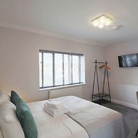 Deluxe 7 Bedroom Property in Solihull